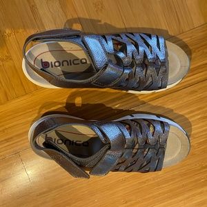 Bionica sandals